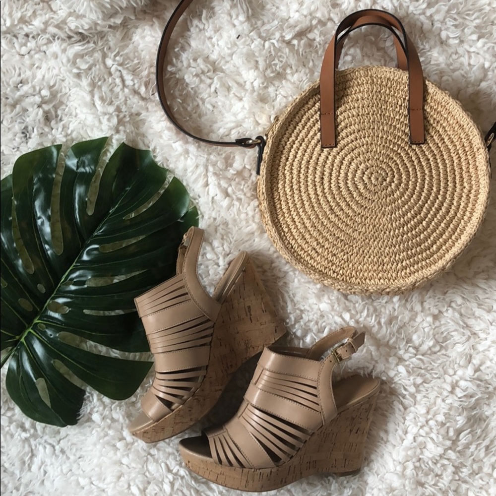 Nude Wedges